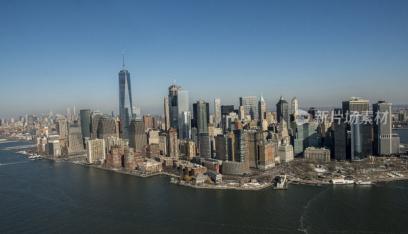 鸟瞰图金融区在曼哈顿下城，纽约市通过直升机