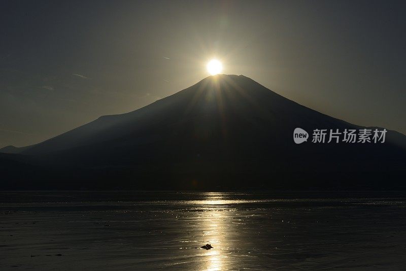 富士山钻石:日落在富士山，山中湖