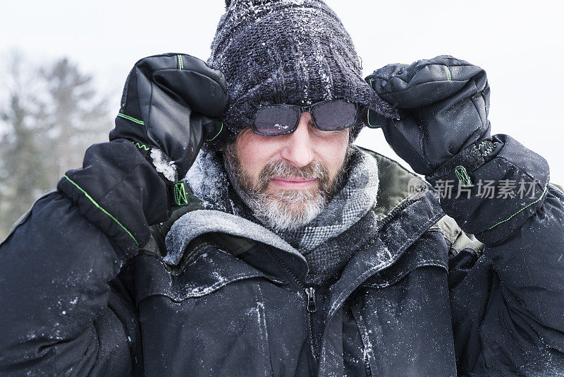 快乐的雪人在冬天