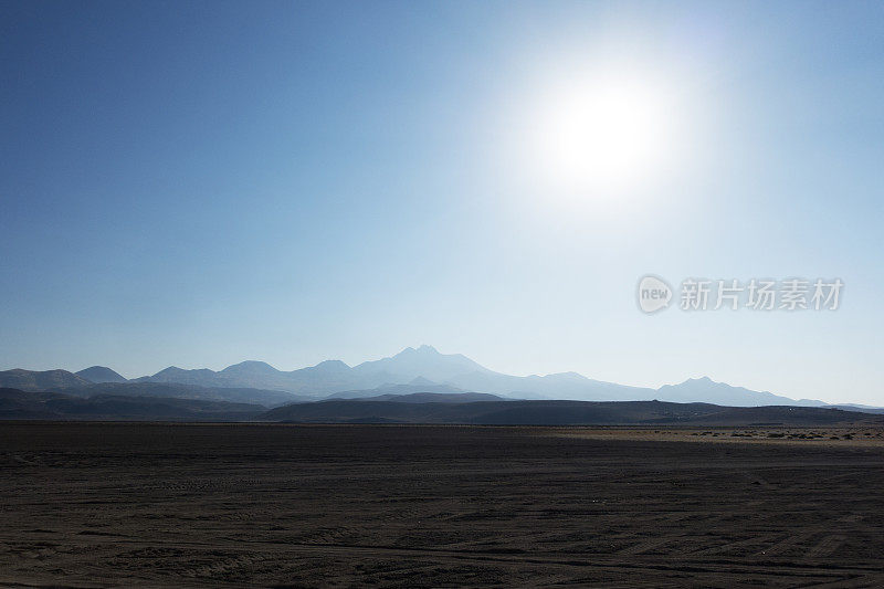 阳光透过云层