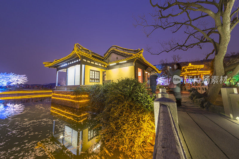 中国无锡古建筑湖夜