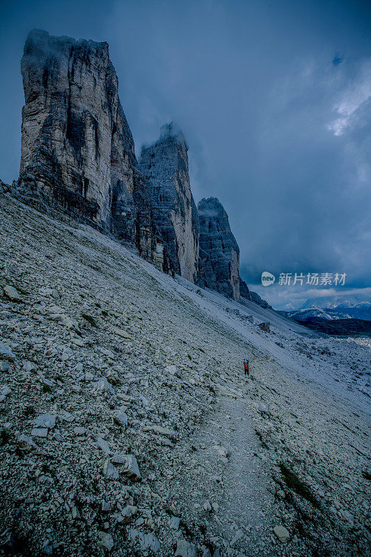 在意大利阿尔卑斯山白云石区的拉瓦雷多广场徒步旅行