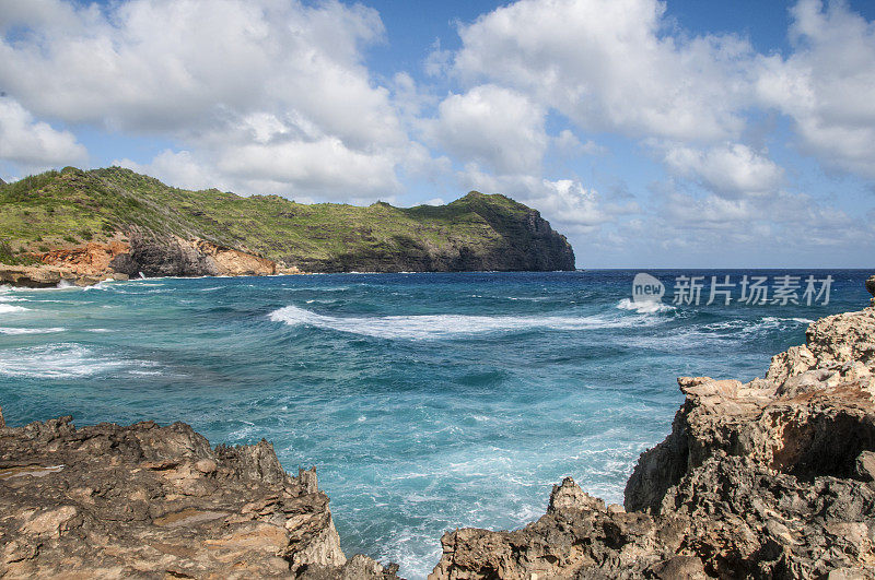 考艾岛南海岸崎岖不平的地方，这是美好的一天