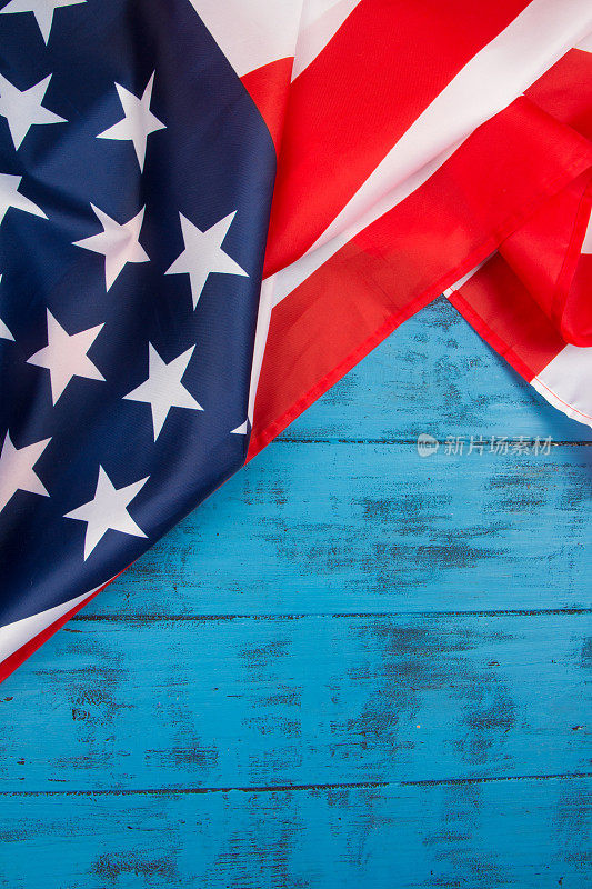 总统日的背景。蓝木头上的美国国旗。文本空间