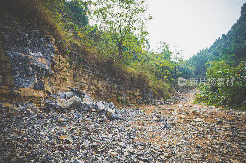 建筑山路