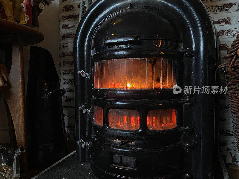 燃烧木材火炉