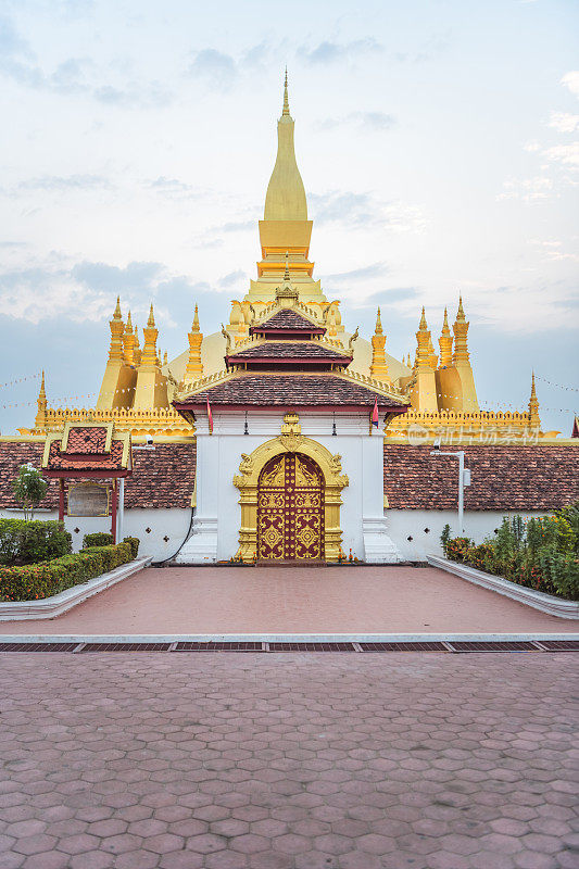 卧佛佛像在佛寺帕那銮，老挝万象