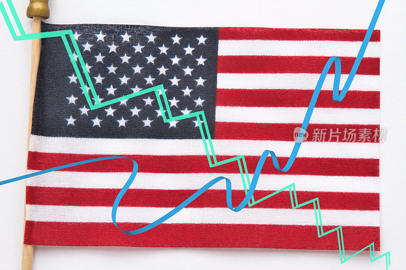 美国国旗与下跌的股票图形和上升的波动带