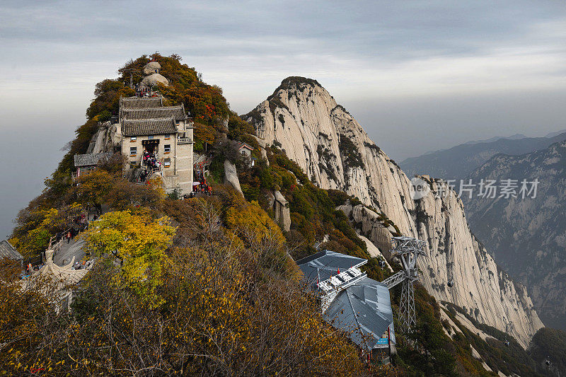 秋景华山与楼梯小径到北峰，西安，陕西，中国