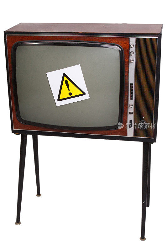 复古复古的黑白电视与黄色注意标志