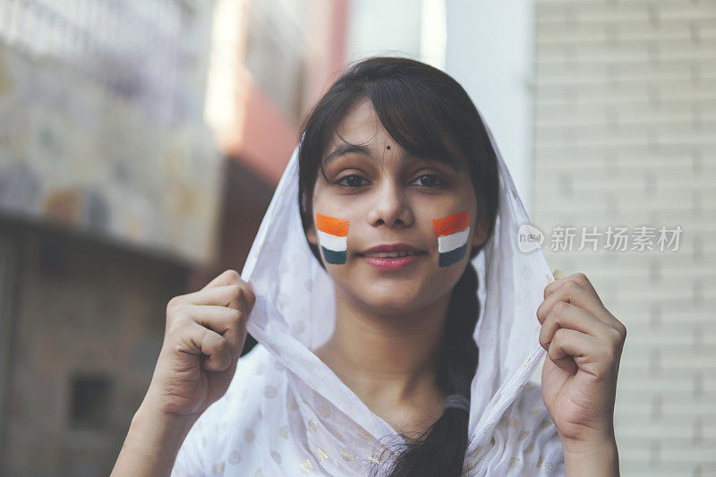 印度少女庆祝独立日(8月15日)。