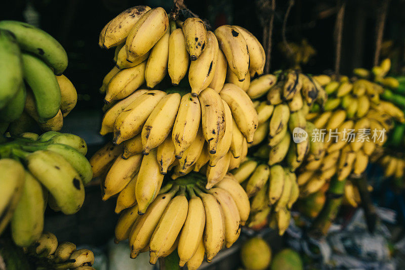 斯里兰卡，路边水果店出售香蕉