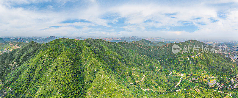 航空摄影中国河北省石家庄市西鹿泉区长庆金蝉山风景区山地长城观光带