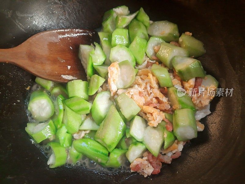 炒西葫芦虾米-食物准备。