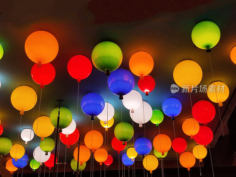土耳其伊斯坦布尔彩色气球灯装饰