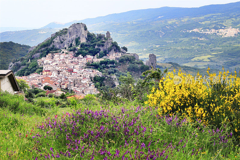 中世纪的Pennadomo小镇，位于意大利阿布鲁佐的基耶蒂省
