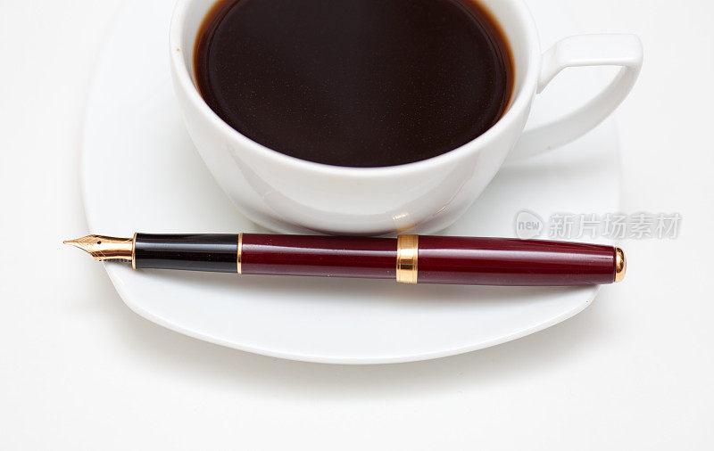 钢笔和咖啡