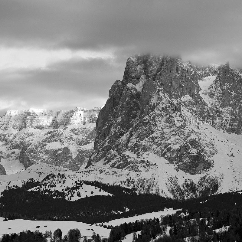 意大利的阿尔卑斯山，冬天的白云岩