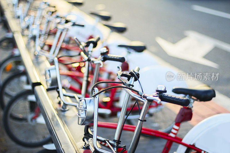西班牙巴塞罗那的自行车停车场