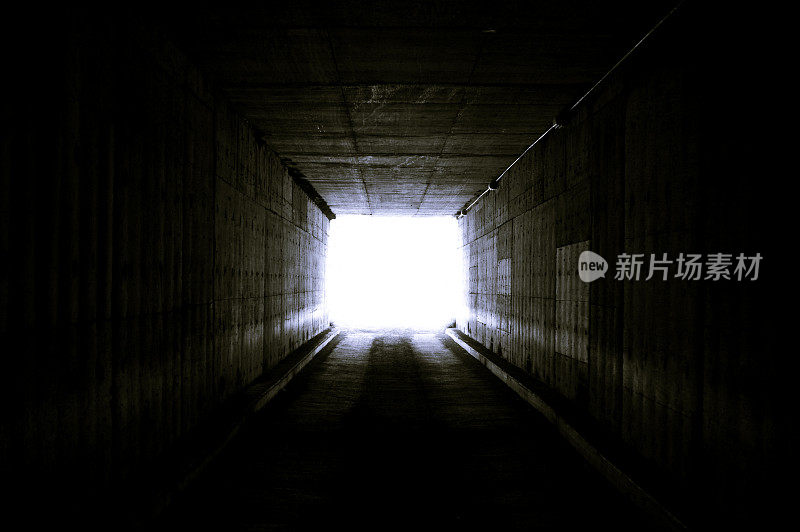 隧道尽头的亮光