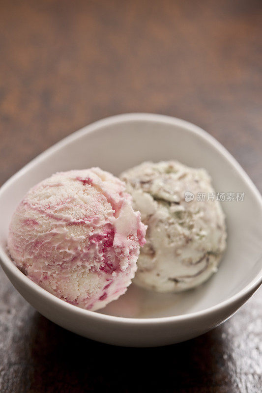 两勺冰淇淋