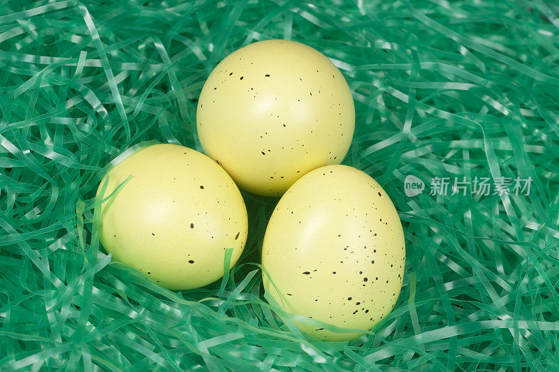 黄色斑点复活节蛋