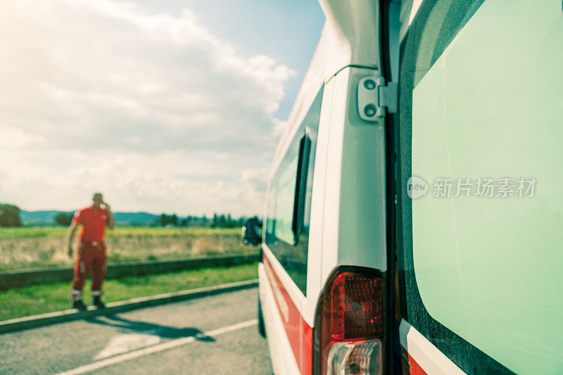 医疗应急小组:救护车