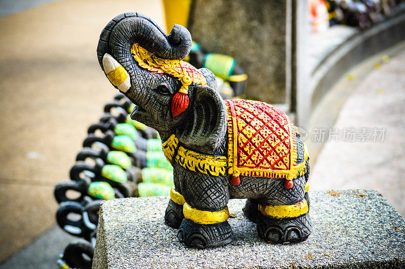 可爱的陶瓷大象