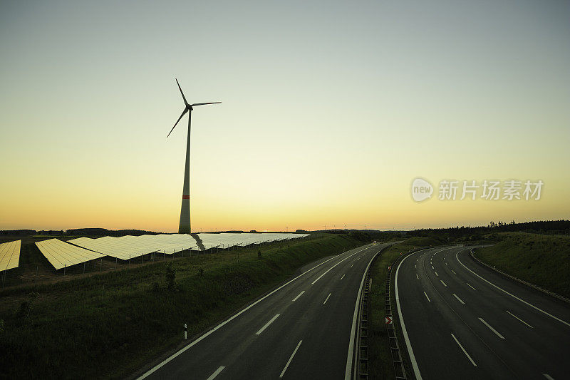 可再生能源:风力涡轮机和现代太阳能电池板