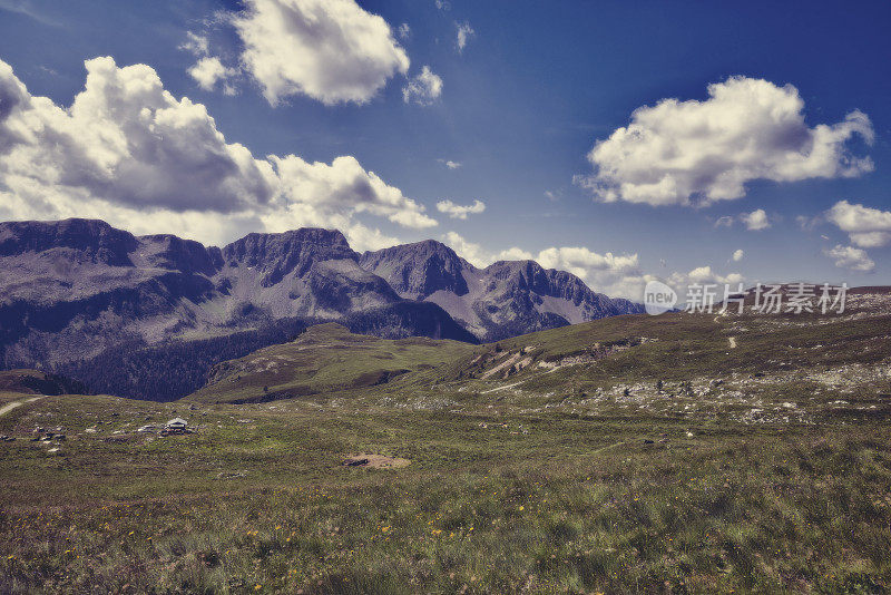 意大利白云石(Dolomites)的复古造型