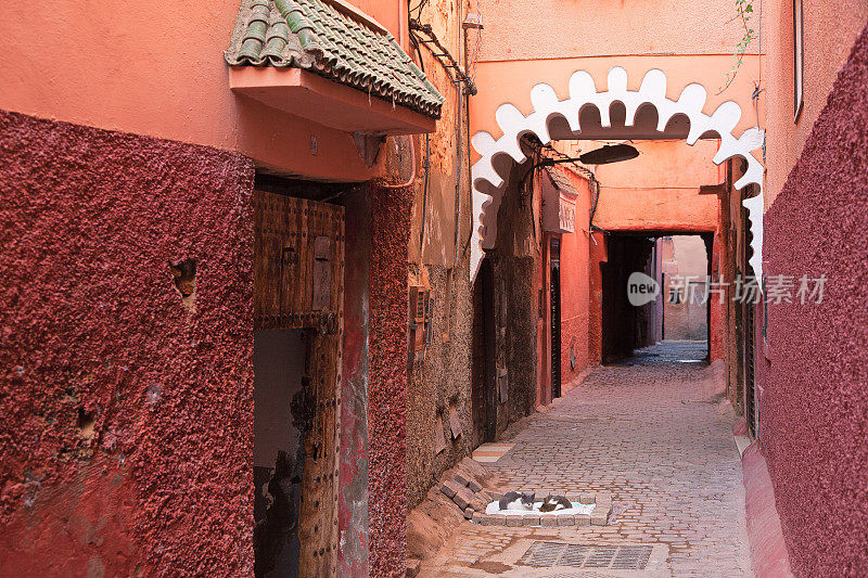 马拉喀什麦地那的小巷。摩洛哥。