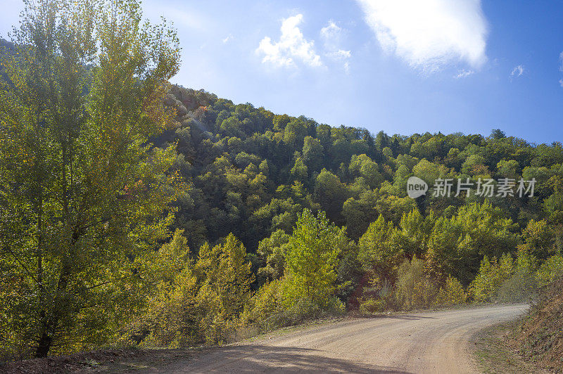 通往土耳其门根博路yedigoller湖的道路