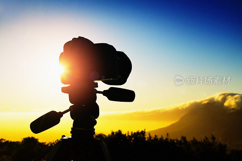 摄像机拍摄开普敦桌山的延时日出视频