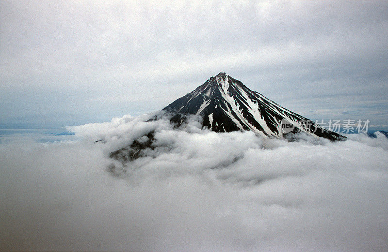 堪察加半岛的科里亚克斯基火山