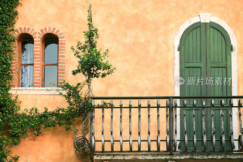 意大利式阳台，窗户和百叶窗