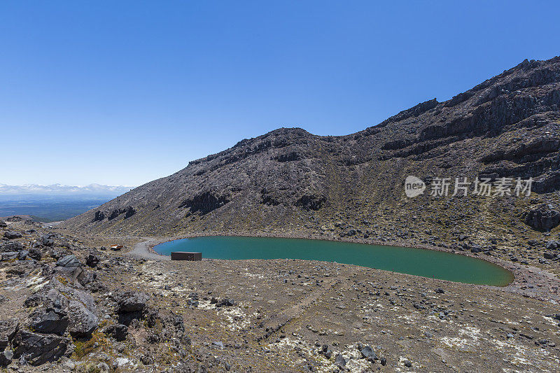 汤加里罗十字区的火山口湖