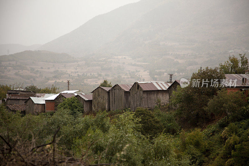 土耳其萨卡雅有小木屋的山村