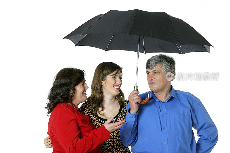 家庭在伞下