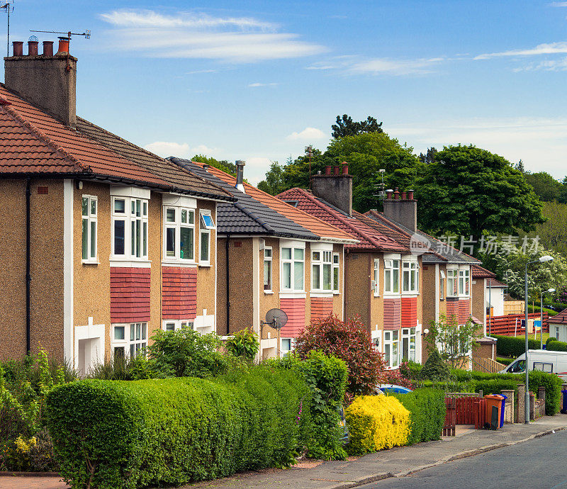 英国郊区的半独立式住宅