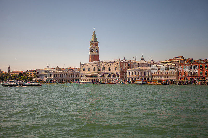 威尼斯和圣马可钟楼。