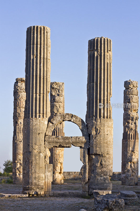 土耳其梅尔辛的罗马神庙(名为Uzuncaburc)