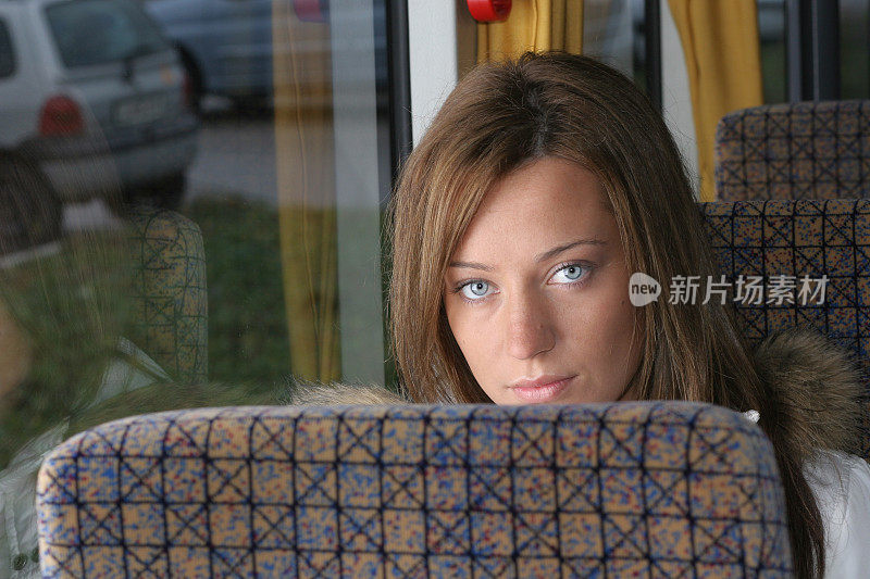公车上的女孩