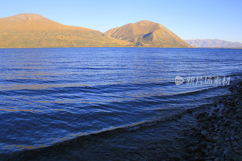 瓦纳卡湖的风景在壮观的日出，田园诗般的奥塔哥，南新西兰