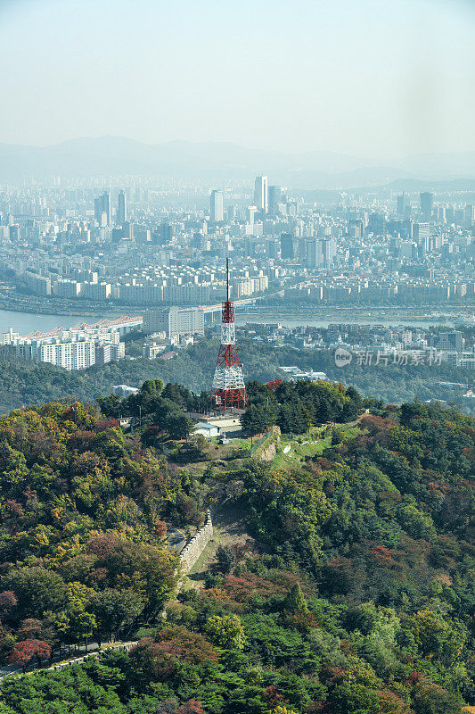 鸟瞰图老城墙和首尔，韩国