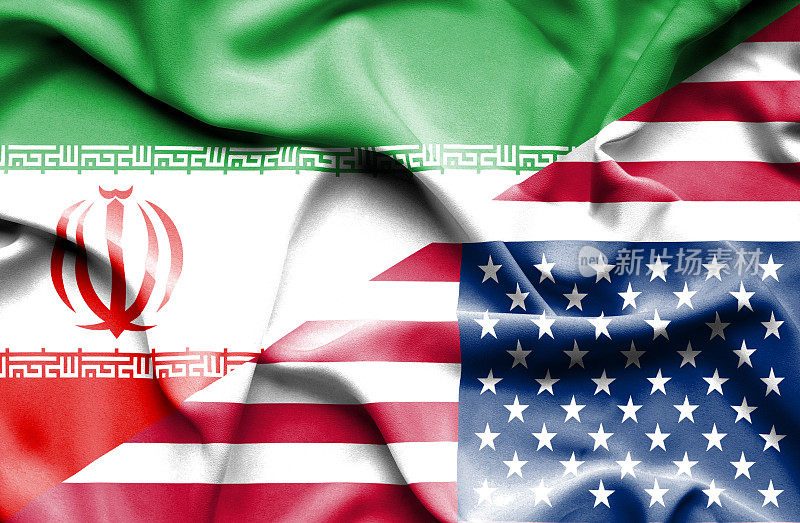 挥舞着美国和伊朗的旗帜