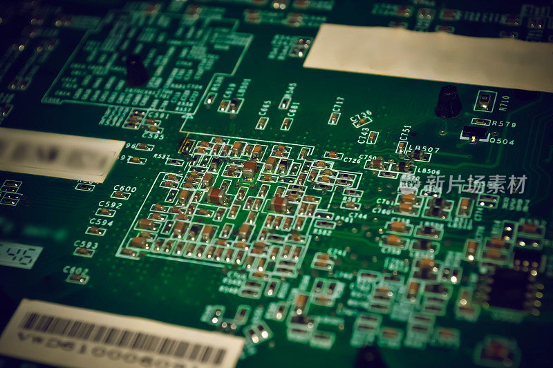 在五金修理厂的电子板特写，模糊和色调的形象