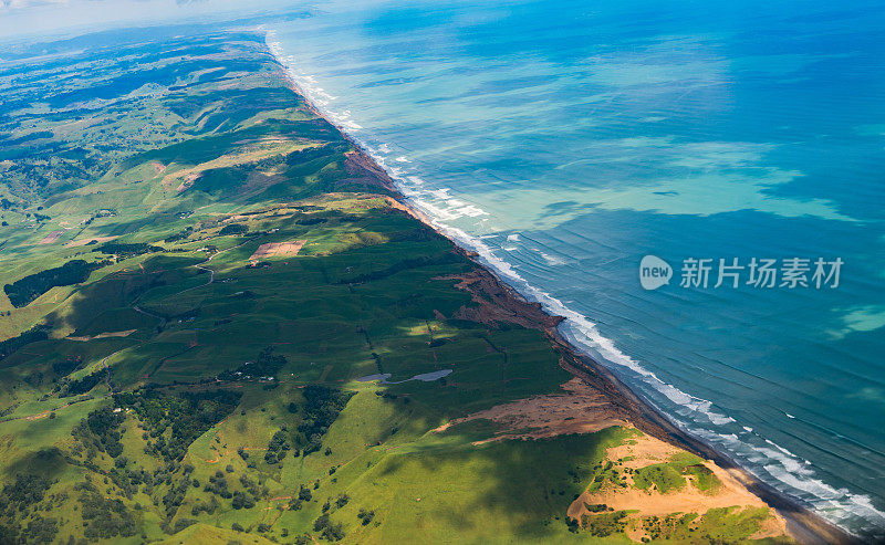 新西兰海岸线鸟瞰图。