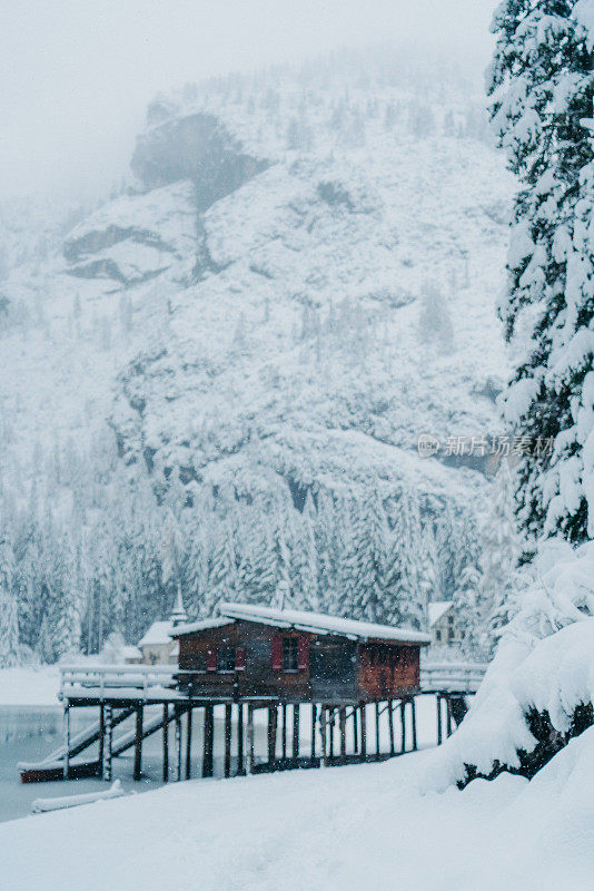 冬季布雷斯湖的风景