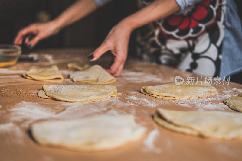 制作手工披萨卷