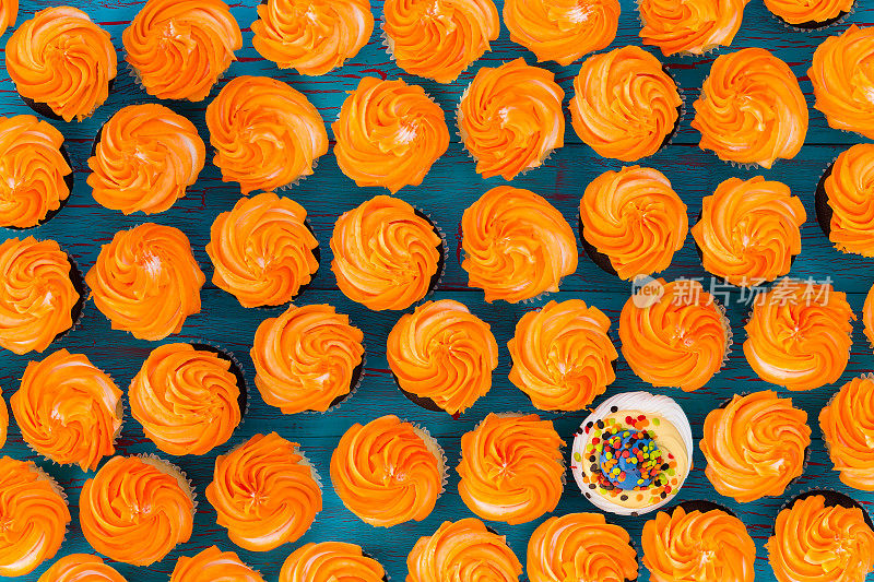 釉橙纸杯蛋糕的背景图案